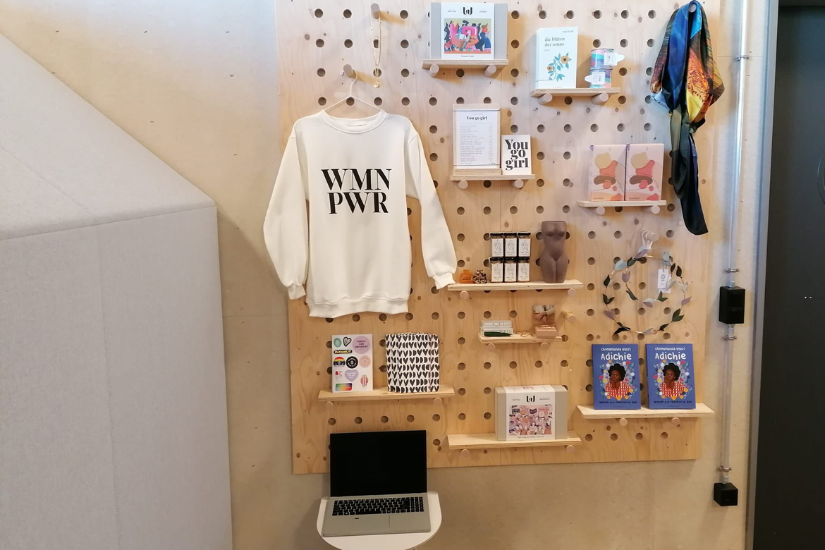 Tadah_Shoppingwand_ACer_Yougogirl